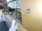 Stylowy z�oty Rolls Royce Shadow z bia�ymi sk�rami